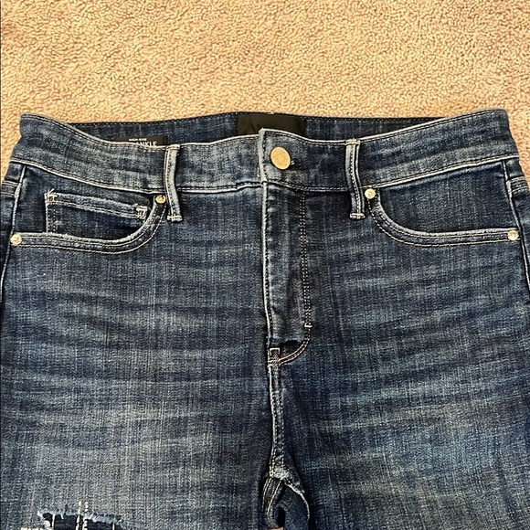 White House Black Market distressed slim ankle jeans - Picture 5 of 8